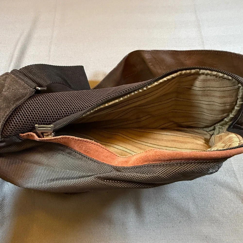 Cole Haan Mens Sling Bag Brown Perforated Leather Ballistic Nylon Backpack 2254